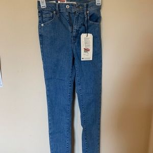Levi’s Mile High Super Skinny NWT
